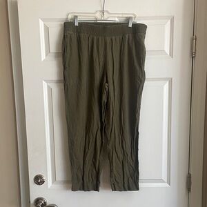 🧡 Women’s Old Navy high-rise straight leg pants